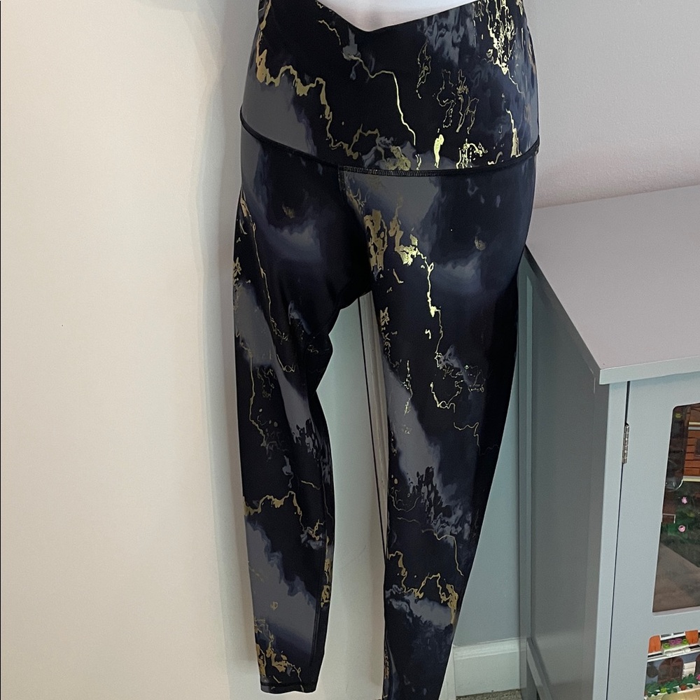 Old Navy ActiveBlack and Gold Women's Leggings size S